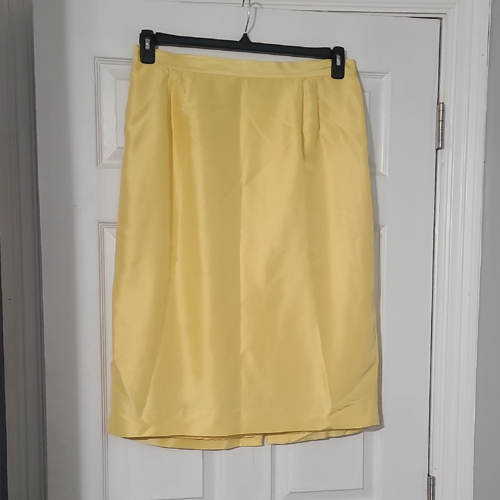 Classic Yellow Pencil Skirt - Feminine Workwear